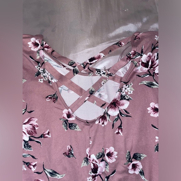 Pink with flower print blouse - Picture 3 of 6